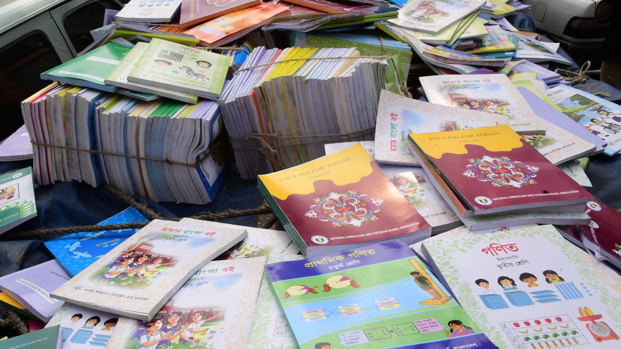 শিক্ষাবর্ষ শুরুর মাস পেরিয়ে গেলেও,শিক্ষার্থীদের হাতে পৌঁছায়নি ৩০ লাখ বই