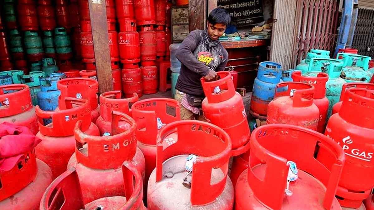 গ্যাস সংকট কাটাতে এলপিজি আনতে যাচ্ছে বিপিসি