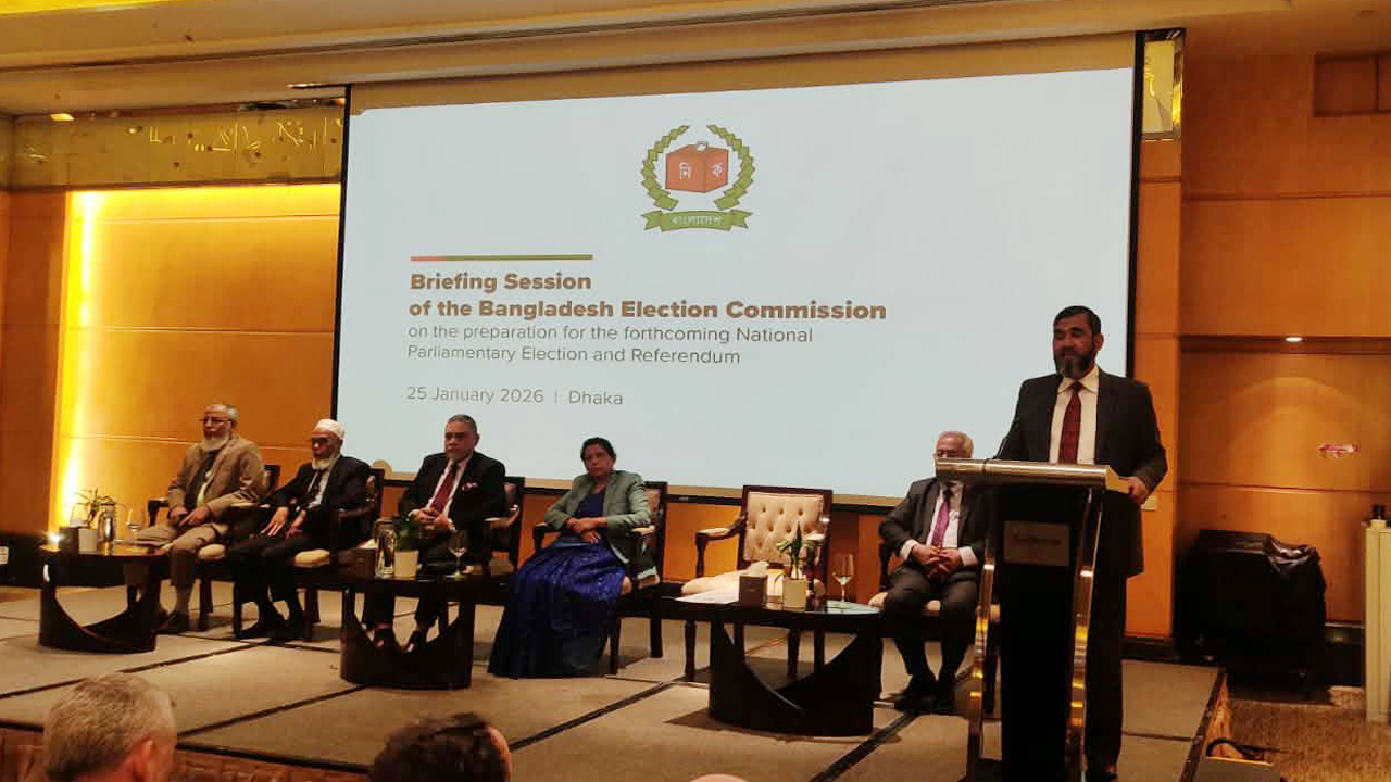 সাংবাদিকদের প্রবেশাধিকার না রেখেই কূটনীতিকদের ব্রিফ ইসির