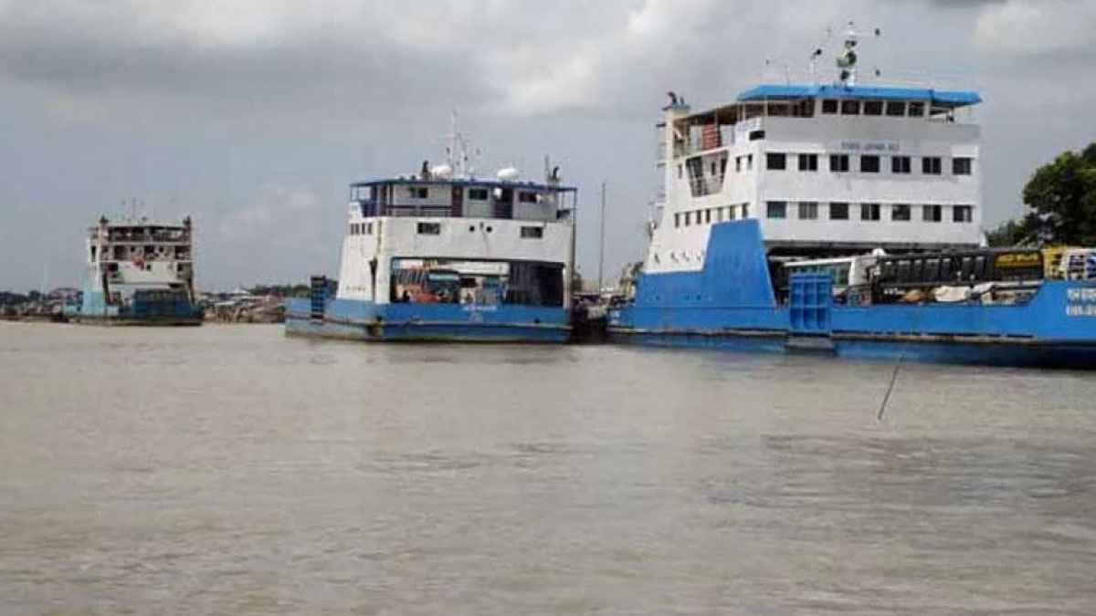 দৌলতদিয়া-পাটুরিয়া নৌরুটে ফেরি চলাচল শুরু