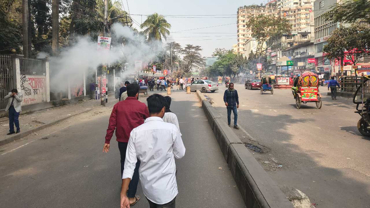 আবারো ঢাকা কলেজ এবং আইডিয়াল কলেজের শিক্ষার্থীদের মধ্যে সংঘর্ষ