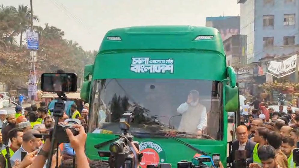 বাসে নির্বাচনী প্রচারণা শুরু করলেন জামায়াত আমির