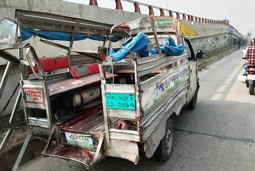 রাজধানীর যাত্রাবাড়ীতে বাস ও লেগুনার সংঘর্ষে ২ জন নিহত