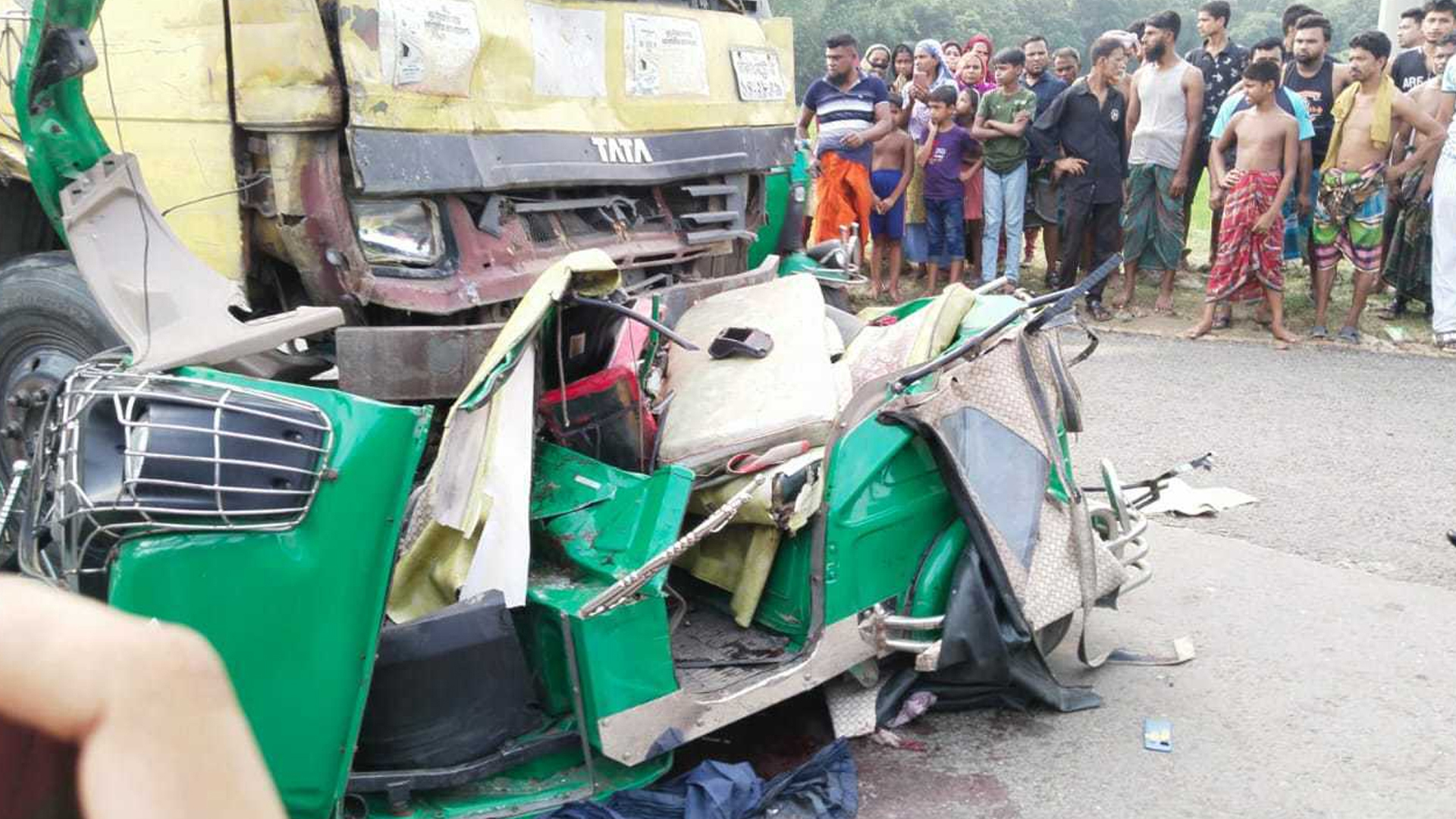 কুষ্টিয়ায় সড়ক দুর্ঘটনায় ৫ জন নিহত