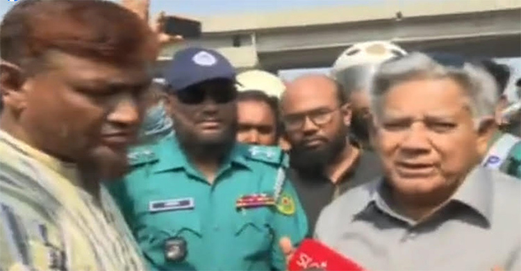 নৌ উপদেষ্টাকে আটকে বন্দর চেয়ারম্যানের অপসারণ চাইলেন শ্রমিক নেতারা