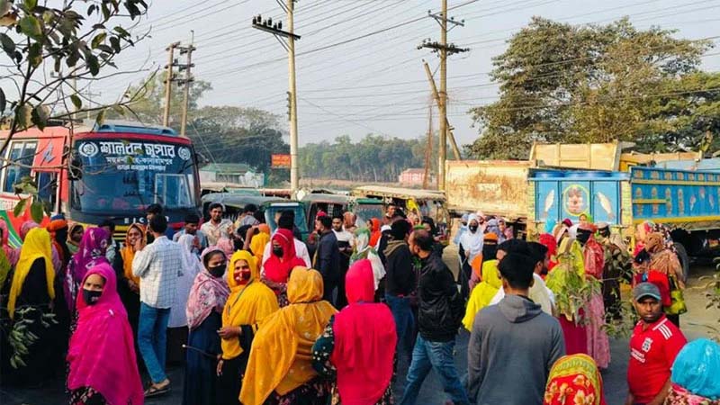 কারখানা বন্ধের প্রতিবাদে সড়ক অবরোধ