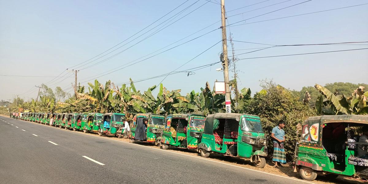 চট্টগ্রামে চালকরা দিশেহারা,ক্ষুব্ধ যাত্রীরা