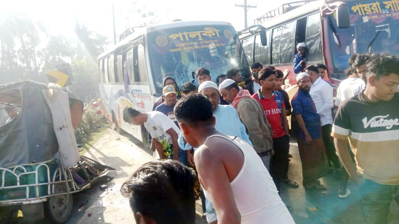 টেকনাফে বাসচাপায় দুইজন নিহত