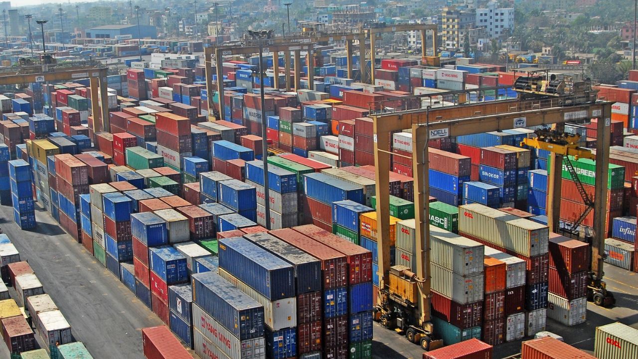 আন্দোলনে অচলাবস্থা চট্টগ্রাম বন্দর,উদ্বিগ্ন ব্যবহারকারীরা