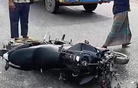 গাজীপুরে ট্রাকের ধাক্কায় মোটরসাইকেল আরোহী ২ স্কুলছাত্র নিহত