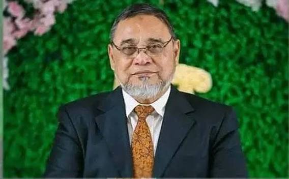 ভোট দিতে কেন্দ্রে প্রধান নির্বাচন কমিশনার