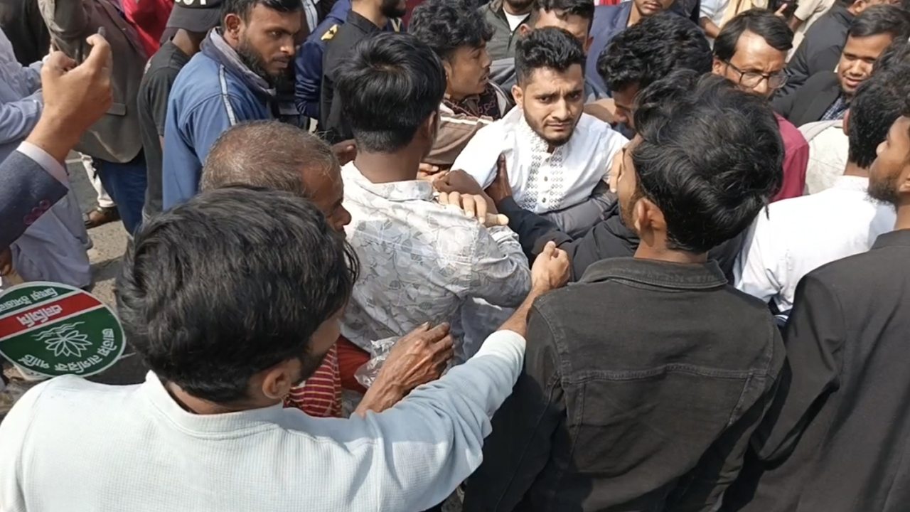 নাটোরে এনসিপির নির্বাচনী পদযাত্রায় হাতাহাতি