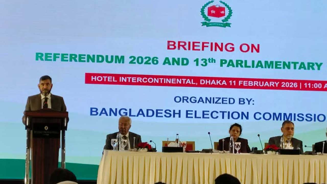 পর্যবেক্ষক ও গণমাধ্যমকর্মী কেন্দ্রে স্বাধীনভাবে তথ্য সংগ্রহ করতে পারবে