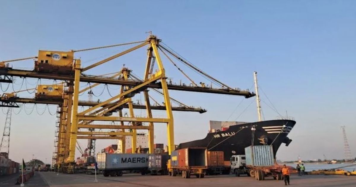 চট্টগ্রাম বন্দরের চেয়ারম্যানের দাবি বন্দর সচল, বাস্তবতা ভিন্ন