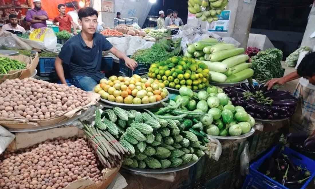 কিছুটা কমেছে লেবু-কাঁচা মরিচের দাম, শসা চড়াই