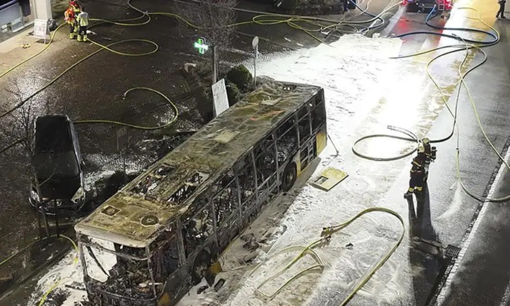 যাত্রীবাহী বাসে আগুন, নিহত ৬