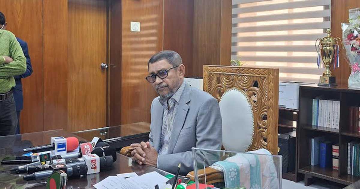 নবীন চিকিৎসকদের রাজনীতি থেকে দূরে রাখার আহ্বান স্বাস্থ্যমন্ত্রীর