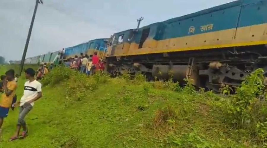 উপবন এক্সপ্রেসে আগুন, সিলেটের সঙ্গে সারাদেশের রেল যোগাযোগ বন্ধ