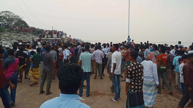 দৌলতদিয়ায় উদ্ধার কার্যক্রমে বিরতি,নিখোঁজের সংবাদ পেলে ফের অভিযান