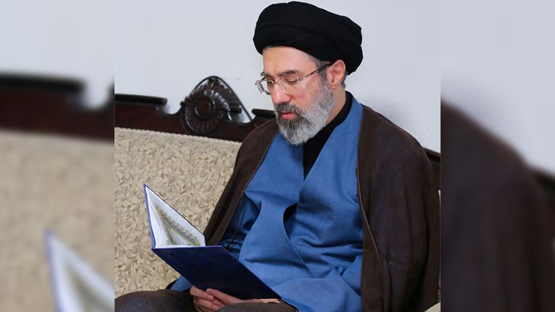 ইরানের নতুন সুপ্রিম লিডার হলেন খামেনির ছেলে মোজতবা