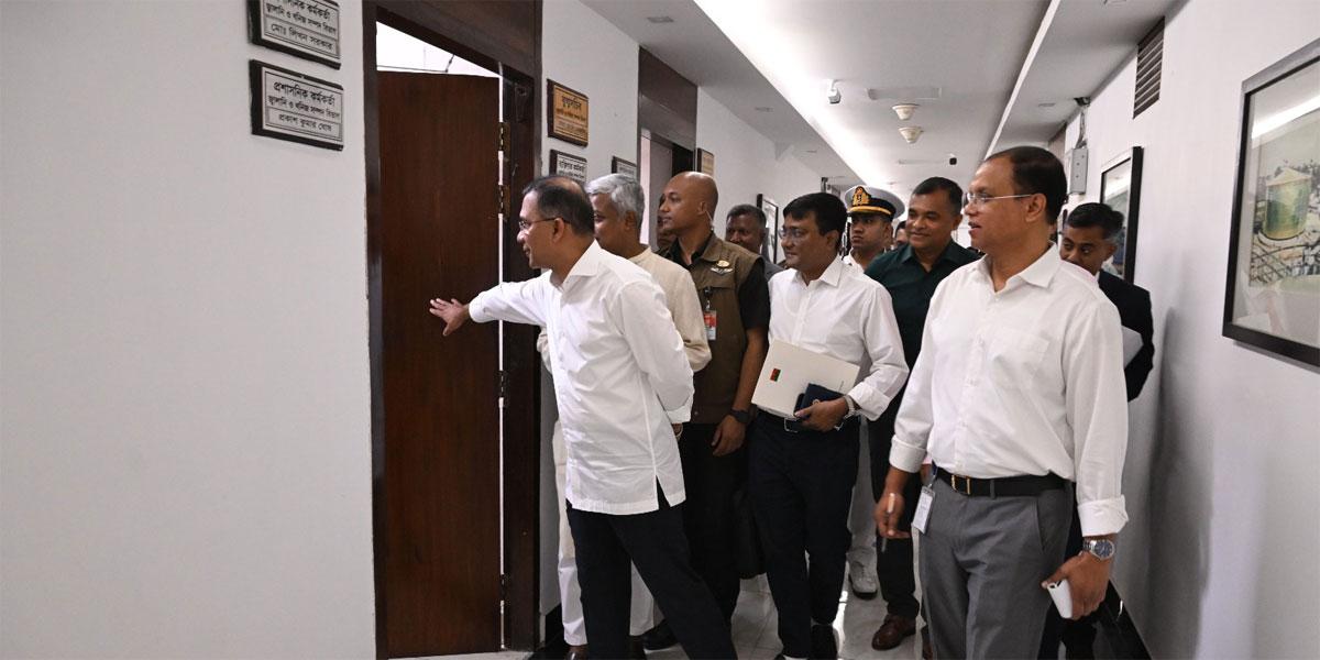 একাধিক মন্ত্রণালয়ে ঝটিকা পরিদর্শনে প্রধানমন্ত্রী