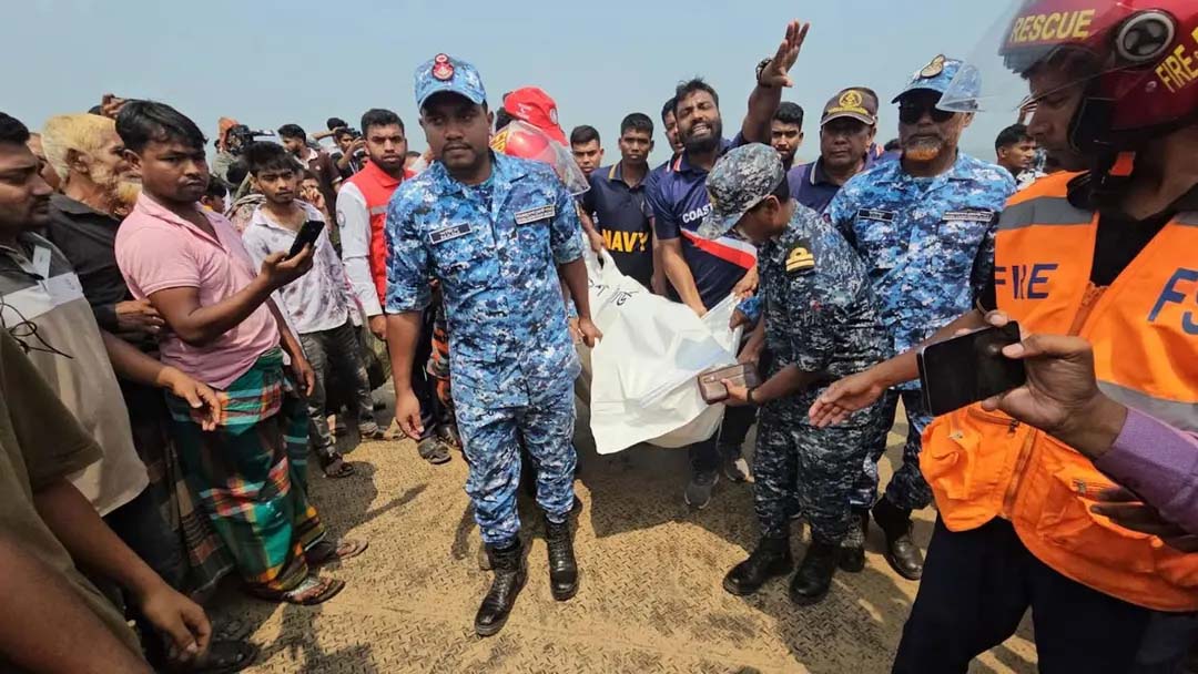 পদ্মাপাড়ে বাড়ছে স্বজনদের আহাজারি,এখনো অবদি মিলল ২৬