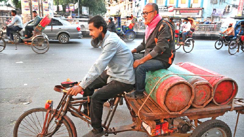 এলপিজিতে আমদানি জটিলতা ও কমিশন সংকট,চড়া মূল্য দিচ্ছেন ভোক্তারা