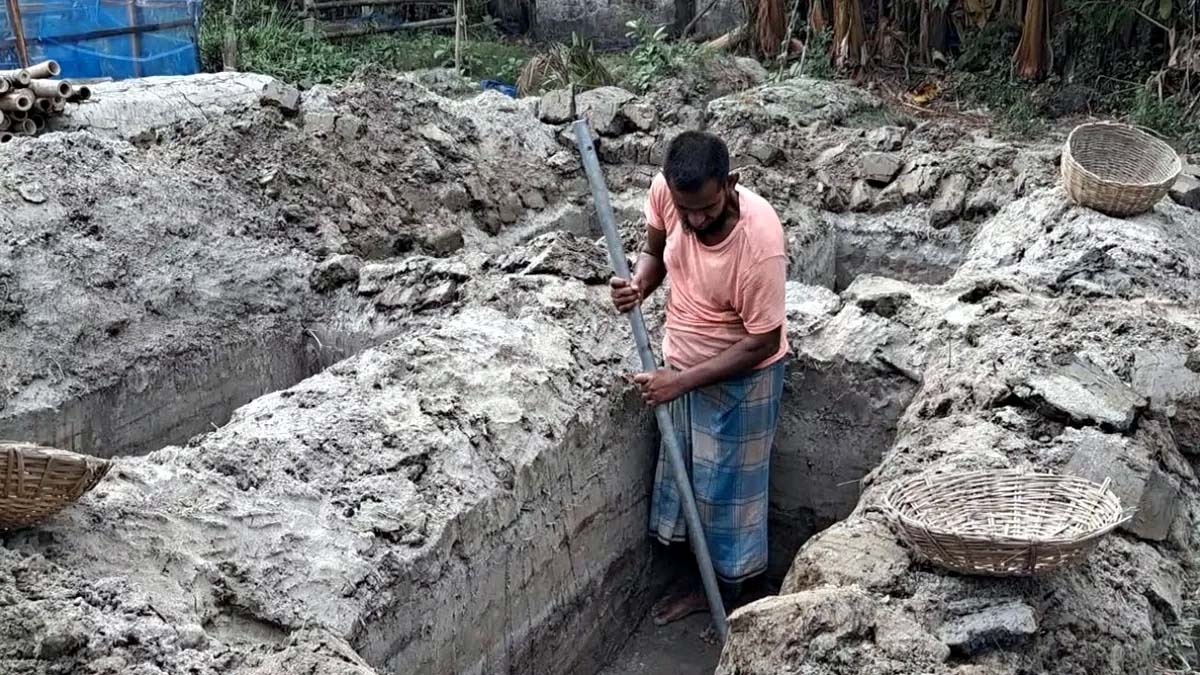 ‘জীবনে প্রথম একসঙ্গে ৯ কবর খুঁড়লাম, হাত কাঁপছিল’