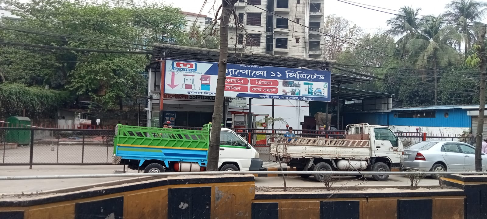 চট্টগ্রামে ফিলিং স্টেশনে চালকদের দীর্ঘ লাইন, ভোগান্তি চরমে