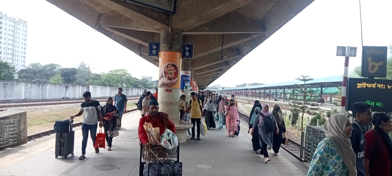 চট্টগ্রামে স্বাভাবিক ট্রেন যাত্রা, নেই শিডিউল বিপর্যয়