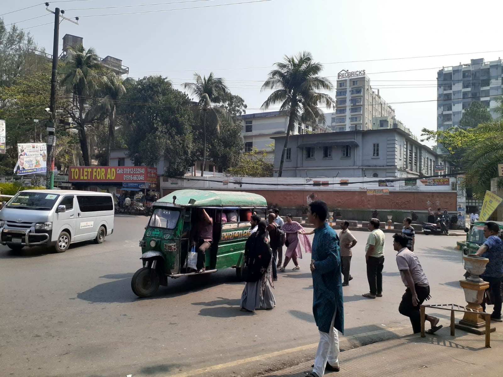 চট্টগ্রামে ঈদের ছুটি শেষে গণপরিবহনে বাড়ছে ব্যস্ততা