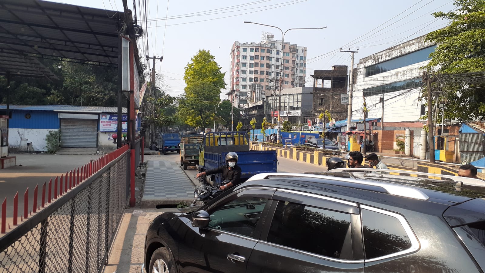 চট্টগ্রামে তীব্র তেল সংকটে ফিলিং স্টেশন বন্ধের উপক্রম!