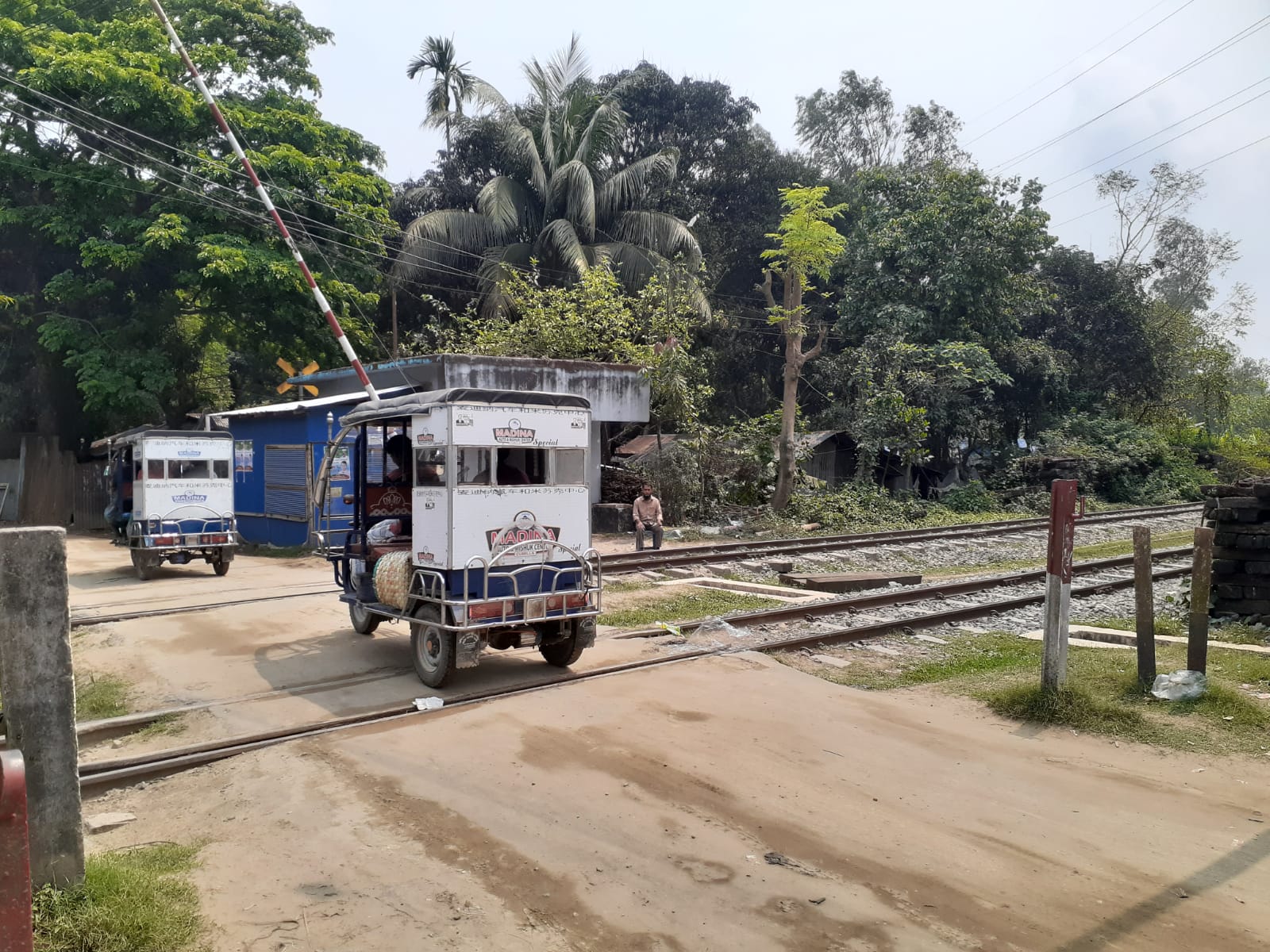 রেল ক্রসিংয়ে ভয়াবহ দুর্ঘটনা,দায়ী কারা?