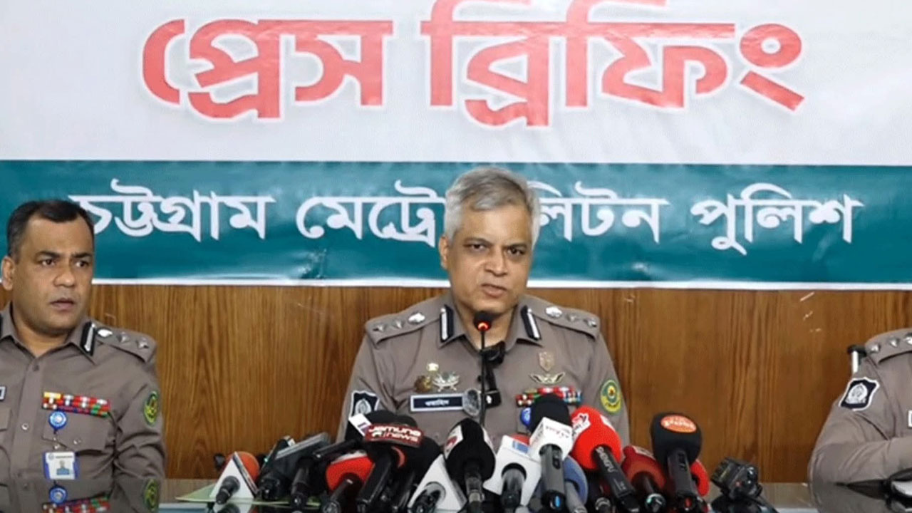 অপরাধীদের ধরতে মধ্যরাতে চট্টগ্রামে সমন্বিত অভিযান