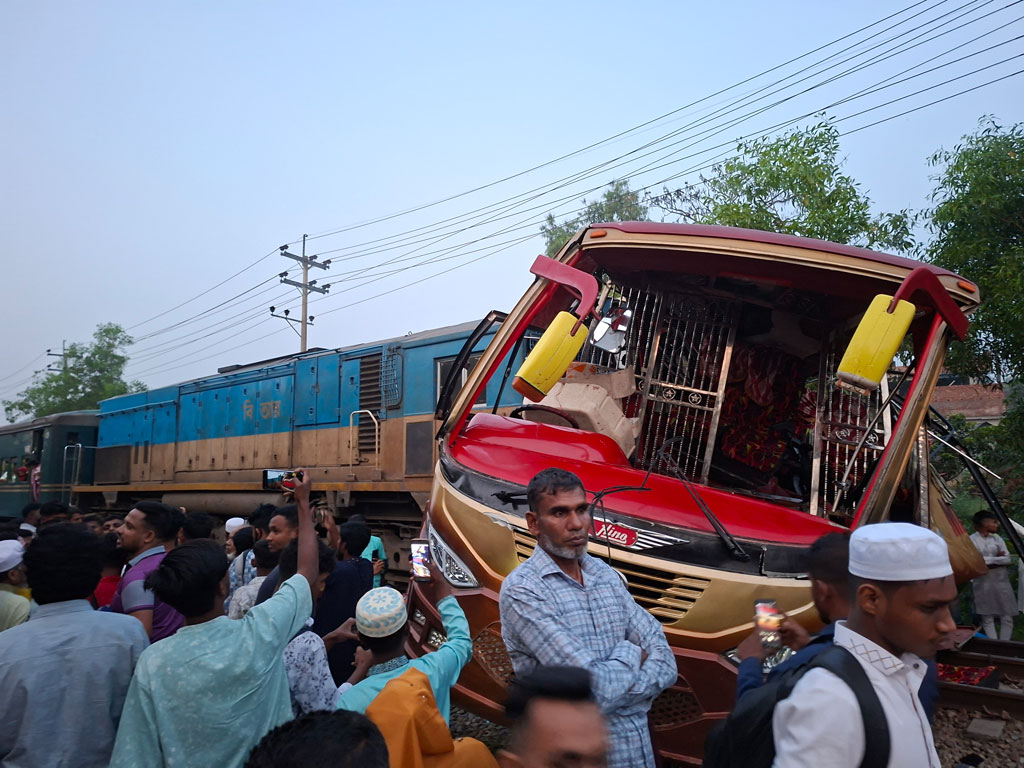 সড়ক দুর্ঘটনায় একদিনে ২৪ জনের মৃত্যু
