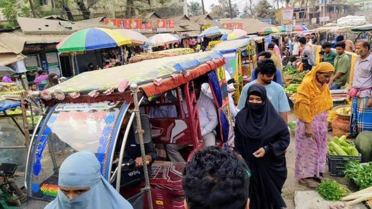হাসনাতের আলটিমেটামের ৭ দিন পরও ফুটপাত ছাড়েননি ব্যবসায়ীরা