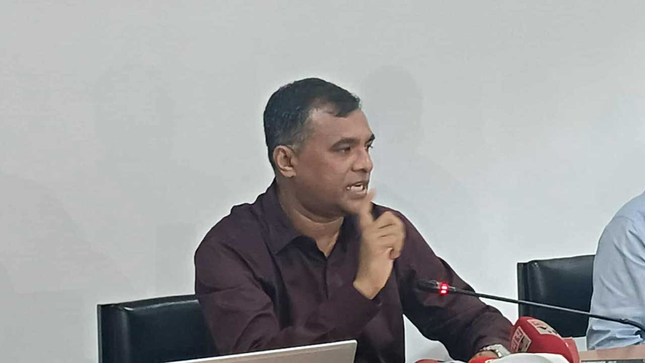 ‘উদ্বিগ্ন হওয়ার কারণ নেই,তেলের পর্যাপ্ত মজুত রয়েছে’