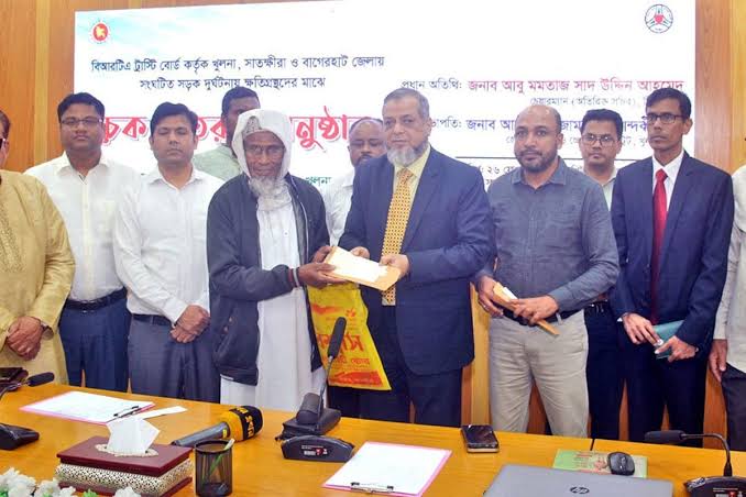 চালকরা ৮ ঘণ্টার জায়গায় ১৪ ঘণ্টা গাড়ি চালানোয় দুর্ঘটনা বাড়ছে: বিআরটিএ চেয়ারম্যান