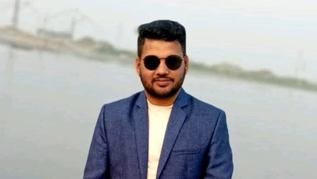 দৌলতদিয়া ফেরিঘাটে বাসডুবি: বেঁচে ফিরলেন খোকসার খাইরুল, ছিনিয়ে নিয়েছে 