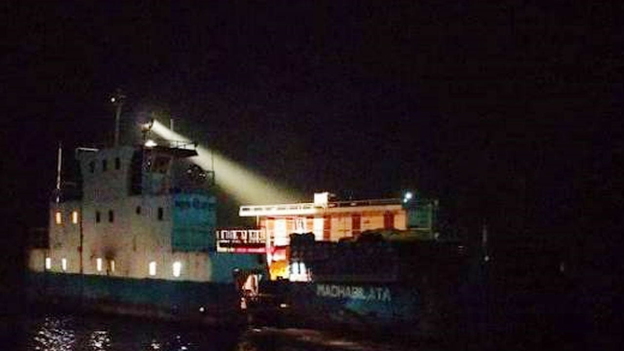 দৌলতদিয়া-পাটুরিয়া নৌরুটে ফেরি চলাচল শুরু