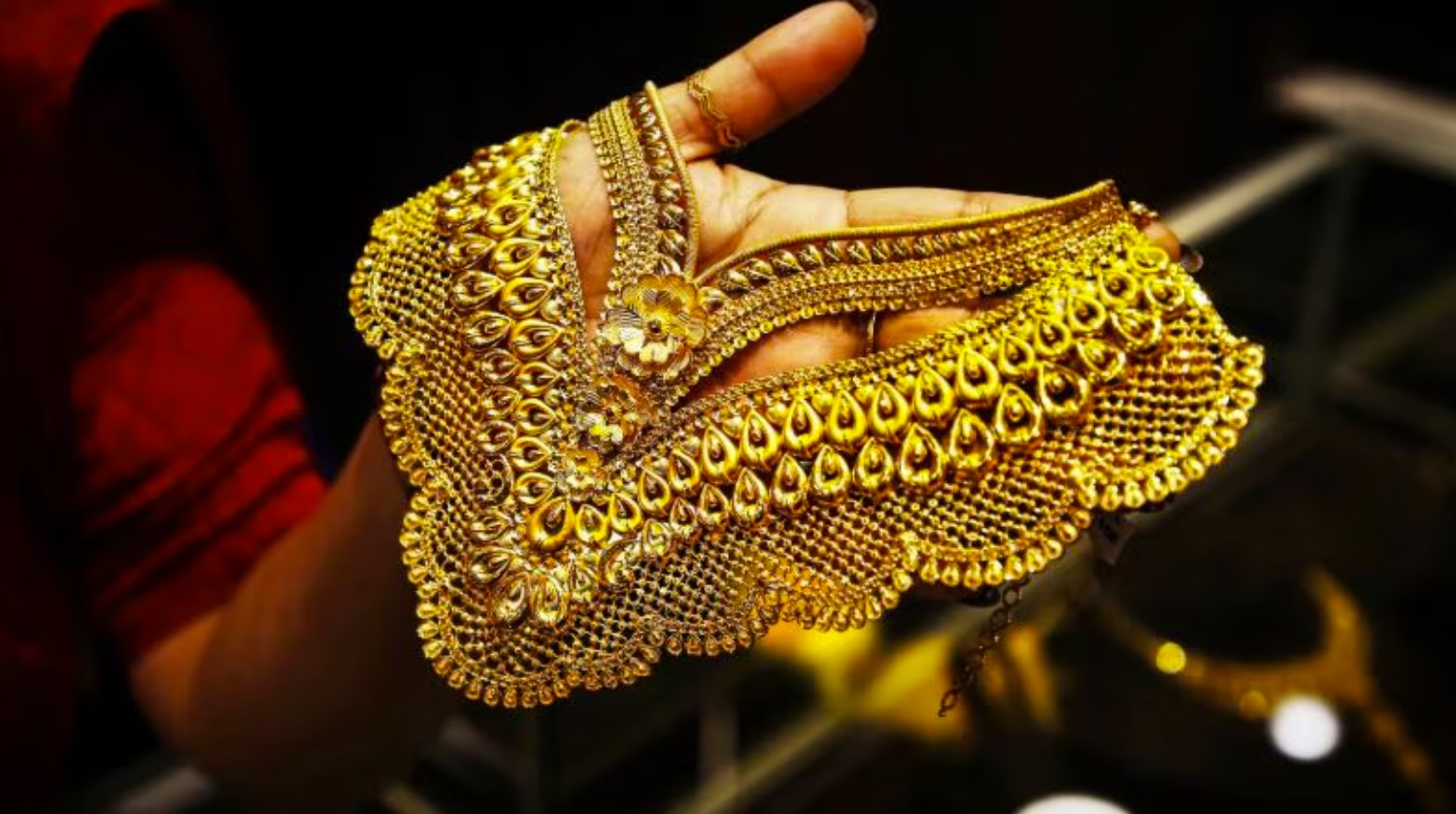 সোনার ভরি দুই লাখ ৭৪ হাজার ছাড়াল