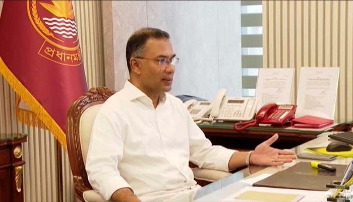 ছুটি শেষে সচিবালয়ে কর্মব্যস্ত প্রধানমন্ত্রী