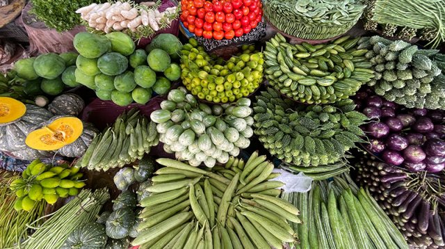 চড়া সবজির বাজার,বেশিরভাগের দাম ১০০ টাকার বেশি