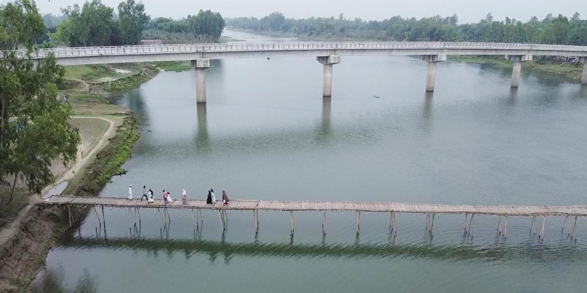 নওগাঁয় পড়ে আছে ৩০ কোটি টাকার সেতু