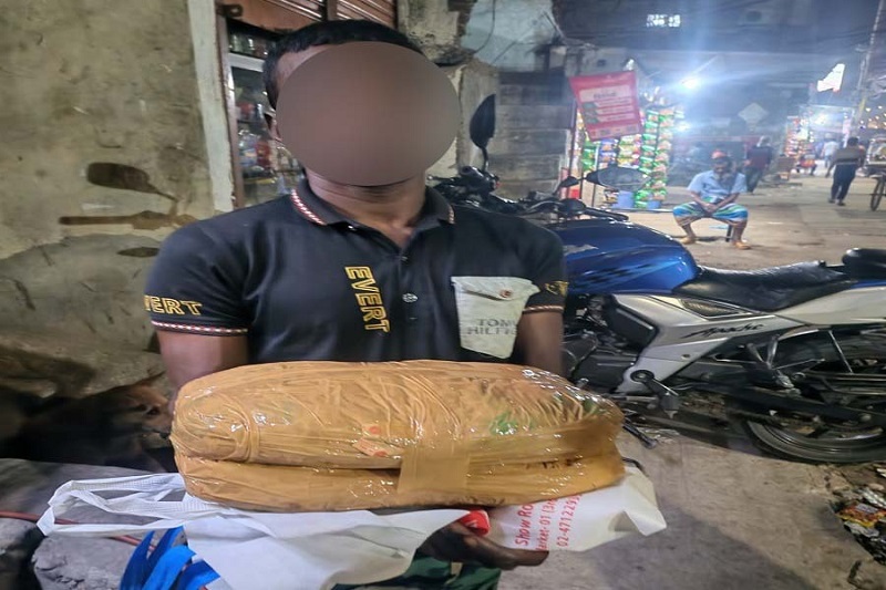 যাত্রাবাড়ীতে দুই কেজি গাঁজাসহ কারবারিকে গ্রেফতার ১