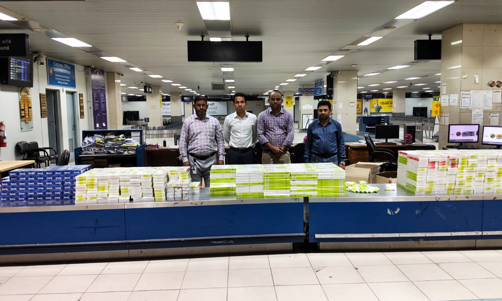 চট্টগ্রামে বিমানবন্দরে বিপুল পরিমাণ সিগারেট ও নিষিদ্ধ ক্রিম উদ্ধার