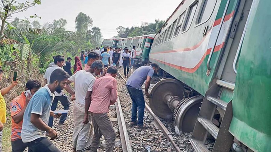 নীলসাগর এক্সপ্রেস লাইনচ্যুতির ঘটনায় যাদেরকে দায়ী করা হলো