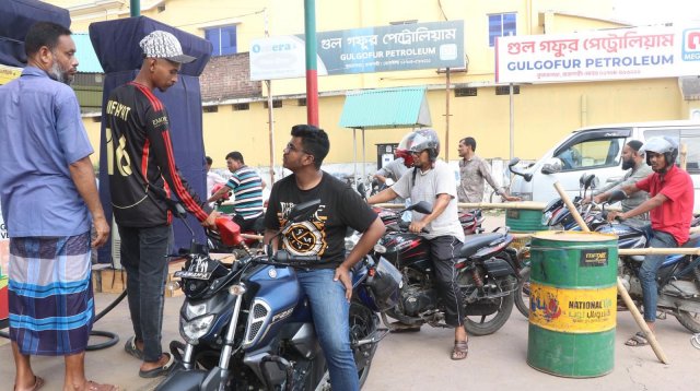 রাজধানীর পেট্রোলপাম্পে দীর্ঘ সারি নেই, কমেছে ভোগান্তি