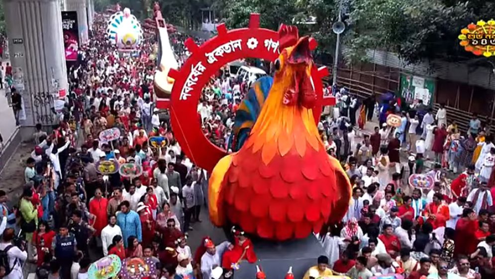 ঢোল-বাদ্য আর রঙিন মোটিফে বৈশাখী শোভাযাত্রা,ঢাবিতে উৎসবের ঢল