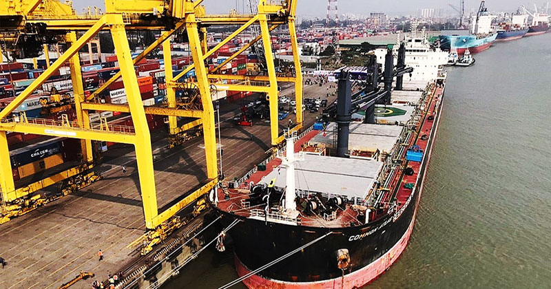 মালয়েশিয়া থেকে ২৬ হাজার টন অকটেন নিয়ে চট্টগ্রাম বন্দরে জাহাজ